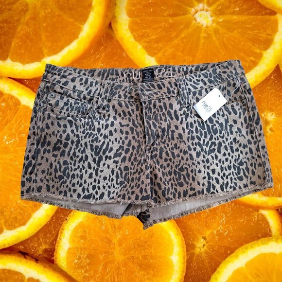 NWT Rue21 Tiger Print Short Shorts Size 11/12 - Picture 3 of 5